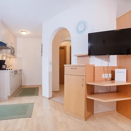 Poell Apartmán *